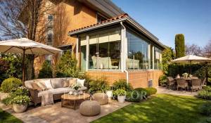 Espectacular pareado reformado a estrenar con gran jardín privado