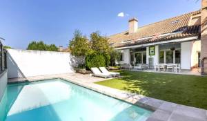 Chalet adosado de 5 dormitorios con terraza en Pozuelo