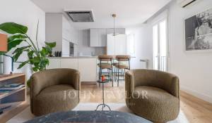 Classic 2-bed apartment with lift in Malasana, Centro