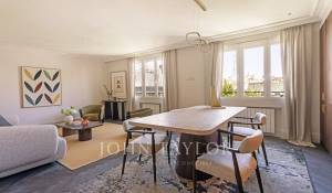 2-bed apartment with parking in Almagro, Chamberí