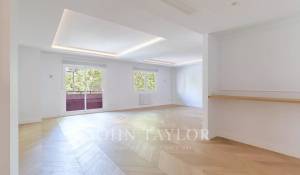 Spacious 3-bed penthouse with terrace in Almagro, Chamberí
